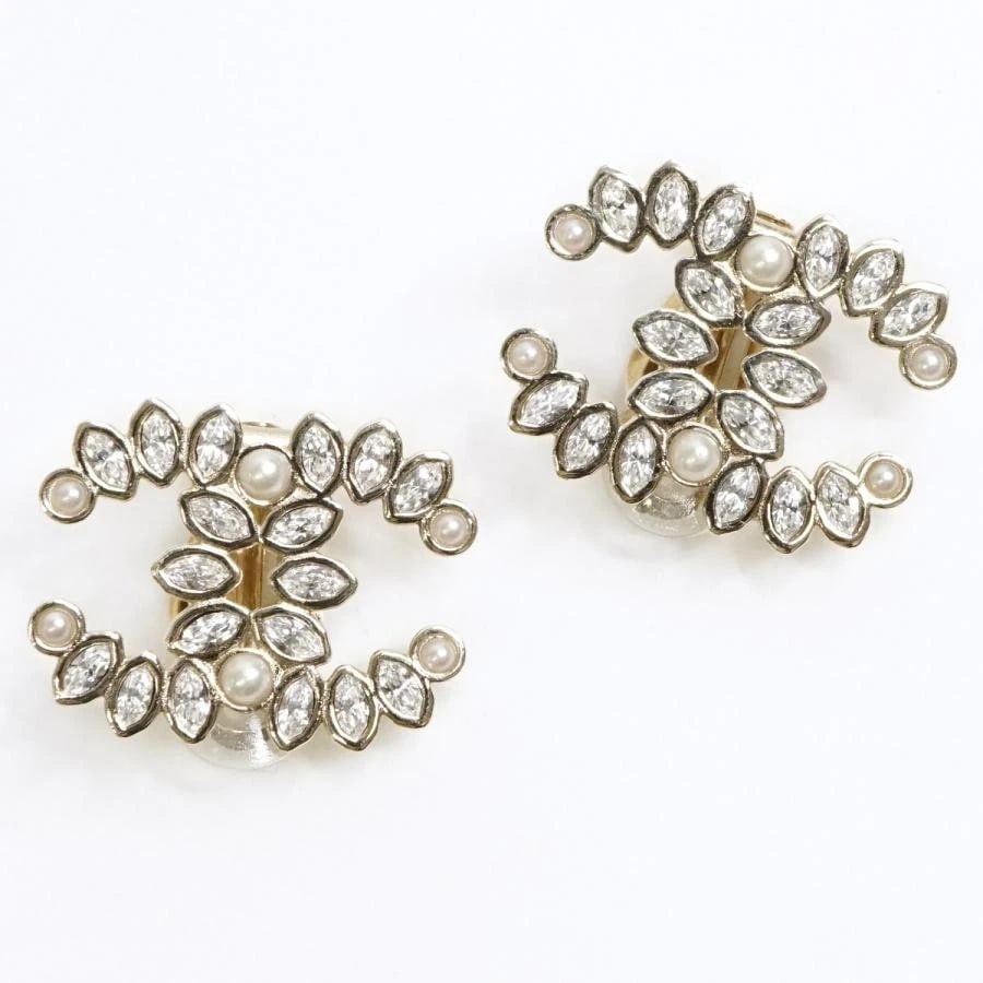 CHANEL RHINESTONE & COSTUME PEARL CC LOGO EARRINGS GOLD PLATED: CHANEL Rhinestone & Costume Pearl CC Logo Earrings Gold Plated Brand: CHANEL Type/Style: Earrings Material: Metal / Imitation Pearls / Rhinestones, Main Stone/Creation Imitation Pearl Secondary StoneR