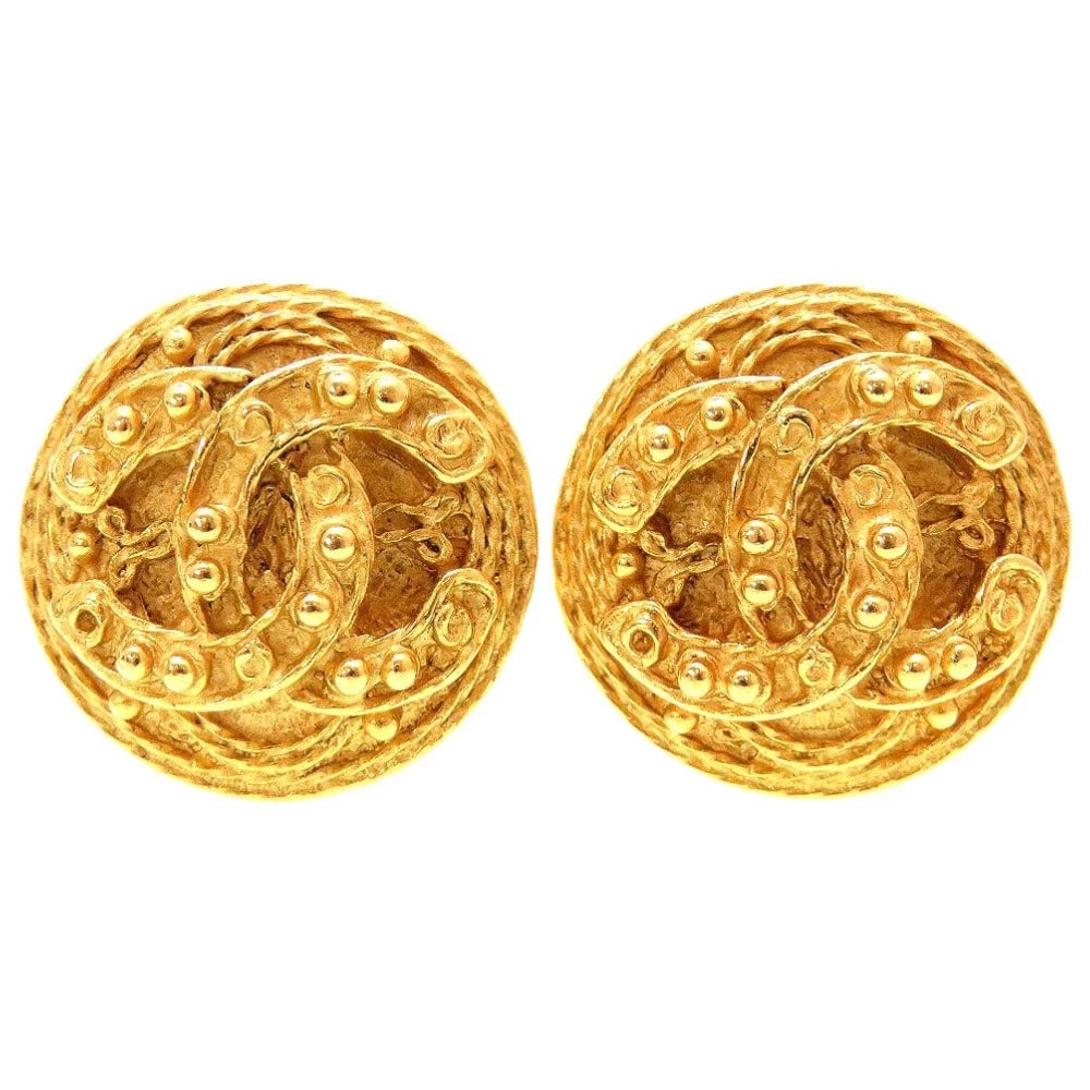 CHANEL COCO MARK 04A METAL GOLD EARRINGS: Chanel Coco Mark 04A Metal Gold Earrings Brand: CHANEL Type/Style: Earrings Material: Metal, Color: GOLD Size: Approximately 20mm Accessories: None Accessories Notice: When purchasing pre-
