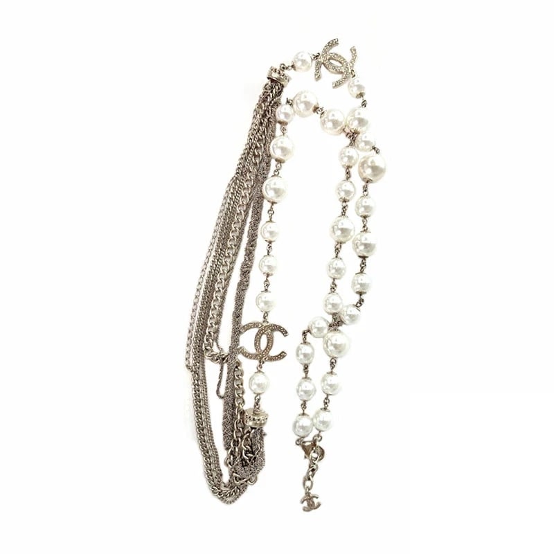 CHANEL LONG NECKLACE PEARL GOLD PLATED: CHANEL Long Necklace Pearl Gold Plated Brand: CHANEL Type/Style: Necklace Material: Metal / Imitation Pearls, Main Stone/Creation Imitation Pearl Color: Gold / White Size: Length: 75cm Pendant size: 4