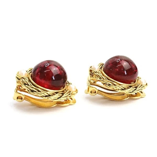 CHANEL GRIPOIX EARRINGS GOLD X RED PEARL METAL: CHANEL Gripoix Earrings Gold x Red Pearl Metal Brand: CHANEL Type/Style: Earrings Material: Fake Pearl / Metal / Othe, Main Stone/Creation Gripoix Glass Secondary Stone Faux Pearl Color: Gold / Red Si