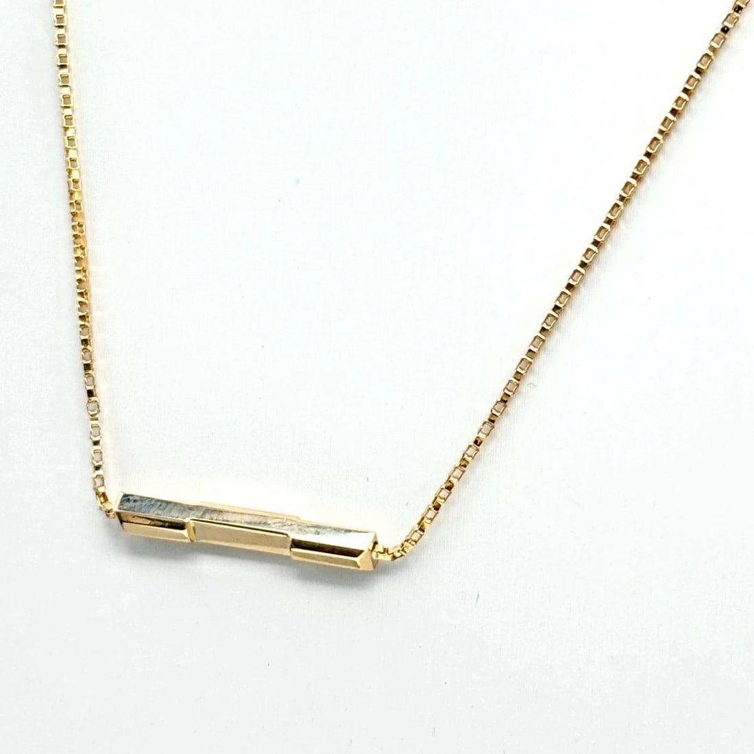 GUCCI NECKLACE LINK TO LOVE YELLOW GOLD PENDANT 750: Gucci Necklace Link to Love Yellow Gold Pendant 750 Brand: Gucci Type/Style: Necklace Material: 750, Color: None Size: Chain/Cord Length: Approx. 47cm Chain Width: Approx. 0.8mm Top Size: Approx. 19.9