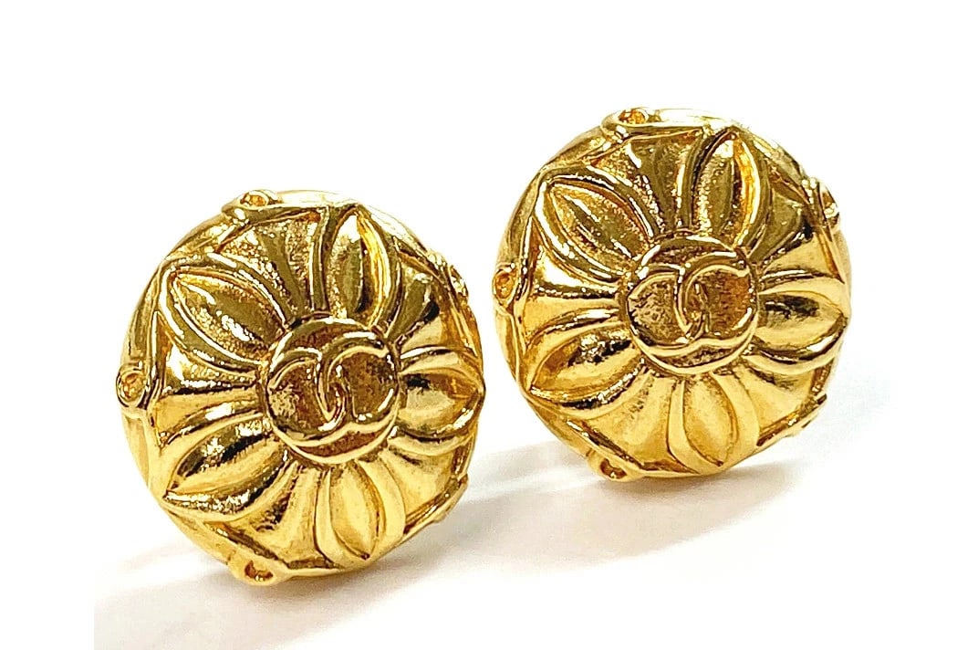 CHANEL EARRINGS COCO MARK GOLD: Chanel Earrings Coco Mark Gold Brand: Chanel Type/Style: Earrings Material: none, Color: gold Size: none Accessories: None Accessories Notice: When purchasing pre-owned goods, please refer
