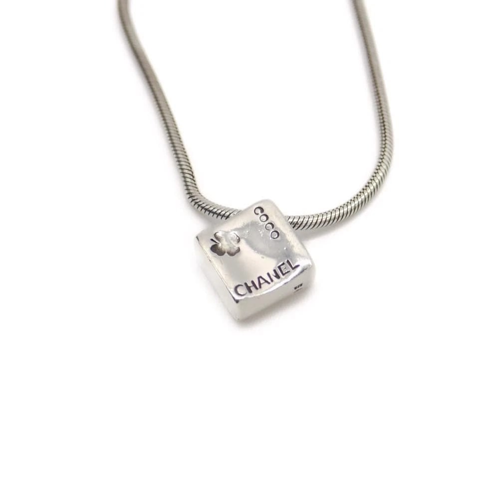 CHANEL NECKLACE CAMELLIA PENDANT STERLING SILVER 925: Chanel Necklace Camellia Pendant Sterling Silver 925 Brand: Chanel Type/Style: Necklace Material: Sterling Silver 925, Color: silver Size: Length: Approx. 42cm Top Size: Approx. H16.3mm x W16.4mm
