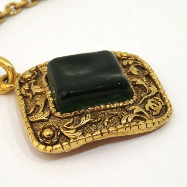 CHANEL NECKLACES & PENDANTS GRIPOIE GOLD: CHANEL Necklaces & Pendants Gripoie Gold Brand: CHANEL Type/Style: Necklace Material: Plated, Color: gold Size: Width (cm): Top Width: 5.5cm Height (cm): Top Height: 5.5cm Width (cm): Accessories: