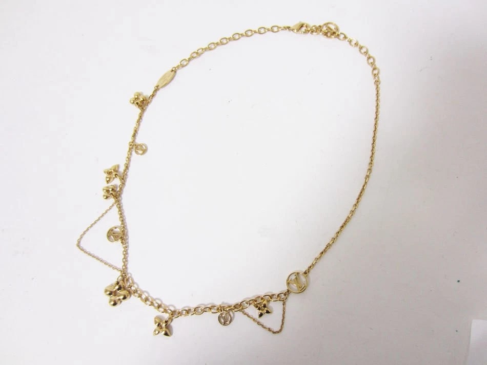 LOUIS VUITTON FLOWER NECKLACE CIRCLE GOLD: LOUIS VUITTON Flower Necklace Circle Gold Brand: Louis Vuitton Type/Style: Necklace Material: none, Color: gold Size: Neck Circumference: 39cm-44cm Accessories: None Accessories Notice: Wh