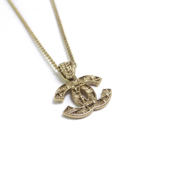 CHANEL COCO MARK NECKLACE CC LOGO PENDANT GOLD: Chanel Coco Mark Necklace CC Logo Pendant Gold Brand: Chanel Type/Style: Necklace Material: GP, Color: GOLD Size: Approximately Coco mark: W2cm x H1.5cm Chain: 41cm, 59cm Accessories: None