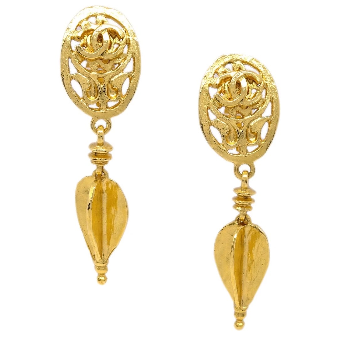CHANEL GOLD DANGLE EARRINGS CLIP-ON: Chanel Gold Dangle Earrings Clip-On Brand: CHANEL Type/Style: Earrings Material: Gold Plated Color: gold Size: W 1.8 x H 6.3 cm Accessories: None Accessories Notice: When purchasing pre-ow
