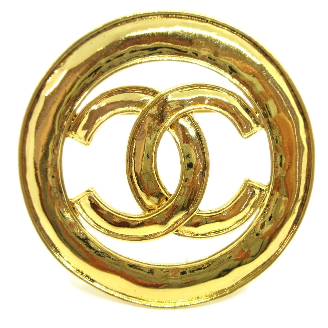 CHANEL GOLD MEDALLION BROOCH PIN: Chanel Gold Medallion Brooch Pin Brand: Chanel Type/Style: Brooch Material: Gold Plated Color: gold Size: Diameter : 6.2 cm Accessories: None Accessories Notice: When purchasing pre-owned