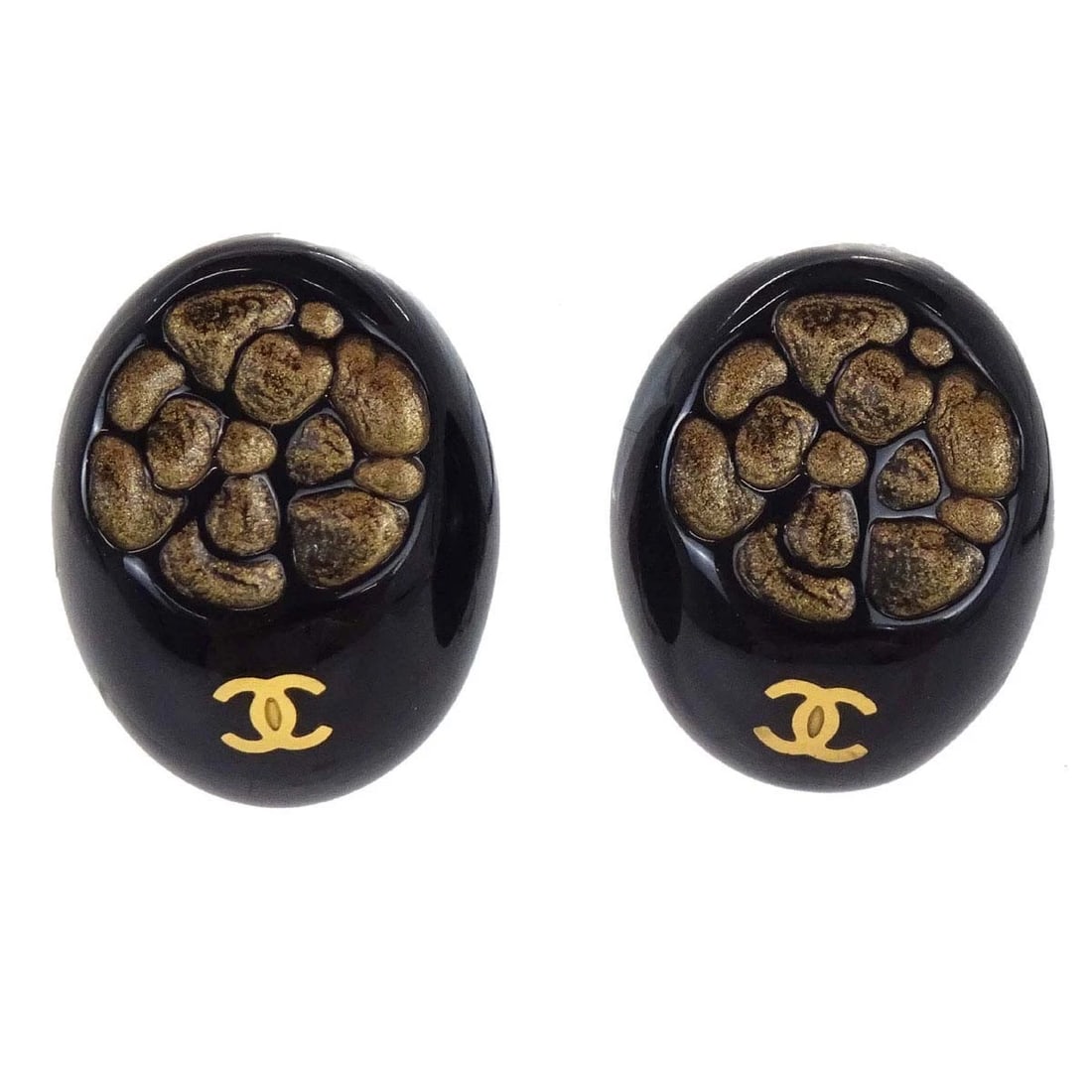 CHANEL BLACK GOLD OVAL EARRINGS CLIP-ON: Chanel Black Gold Oval Earrings Clip-On Brand: Chanel Type/Style: Earrings Material: Gold Plated Color: black + gold Size: W 1.6 x H 1.9 cm Accessories: None Accessories Notice: When purchasing