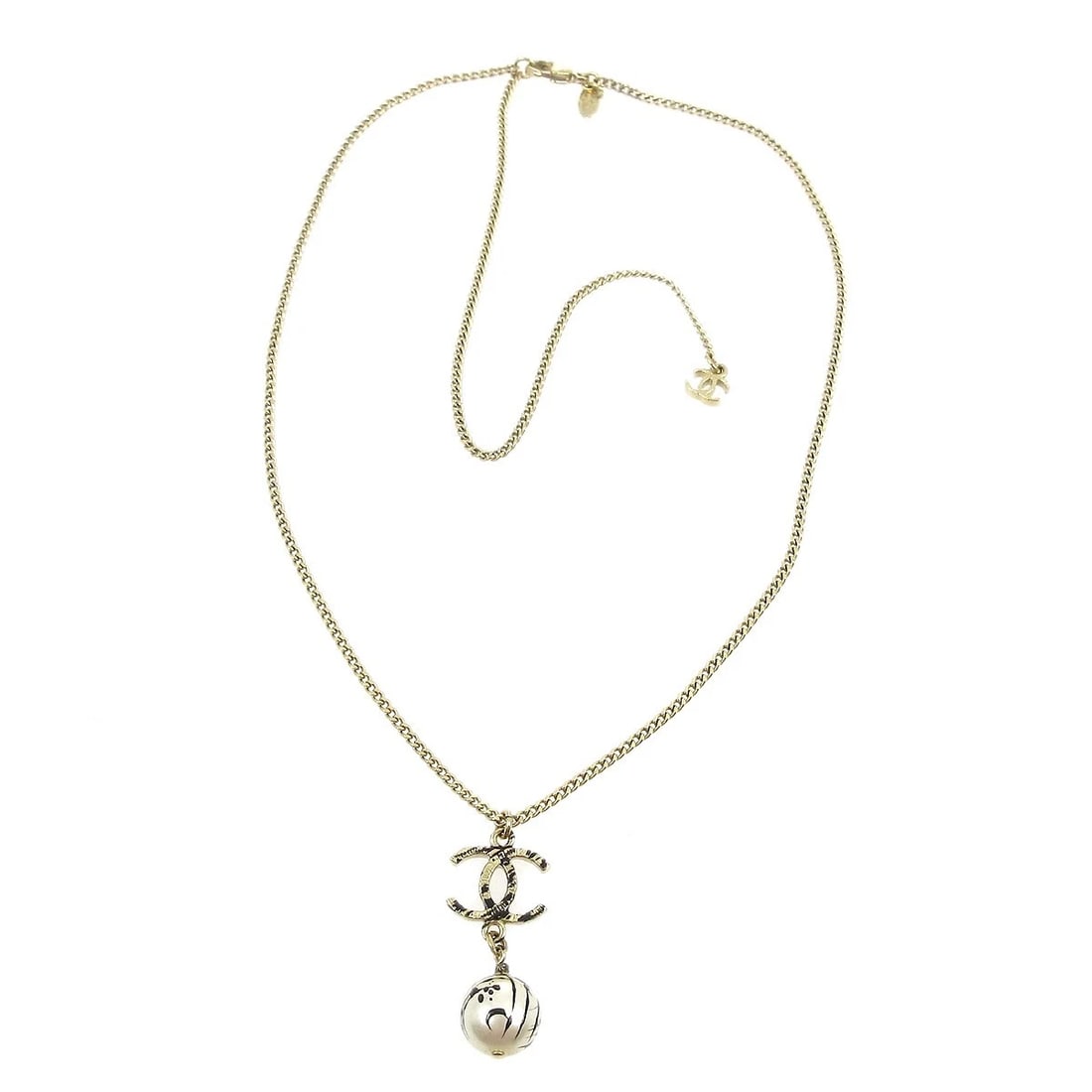 CHANEL GOLD ARTIFICIAL PEARL CHAIN PENDANT NECKLACE: Chanel Gold Artificial Pearl Chain Pendant Necklace Brand: CHANEL Type/Style: Necklace Material: Gold Plated, Main Stone Pearl Color: gold Size: Length : 62.0 cmCharm : W 1.5 x H 3.2 cm Accessorie