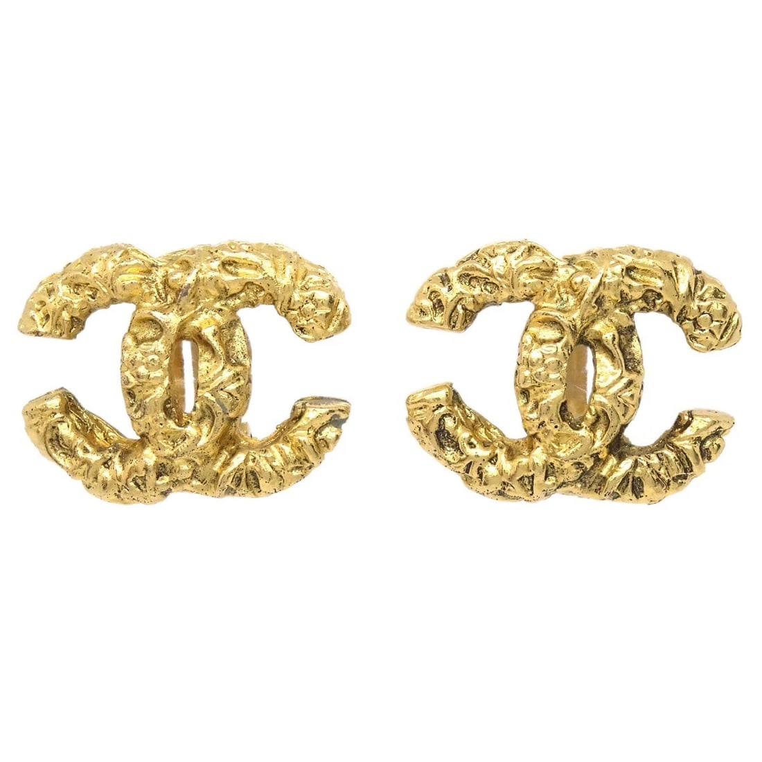 CHANEL GOLD CC EARRINGS CLIP-ON: Chanel Gold CC Earrings Clip-On Brand: Chanel Type/Style: Earrings Material: Gold Plated Color: gold Size: W 2.3 x H 1.7 cm Accessories: None Accessories Notice: When purchasing pre-owned
