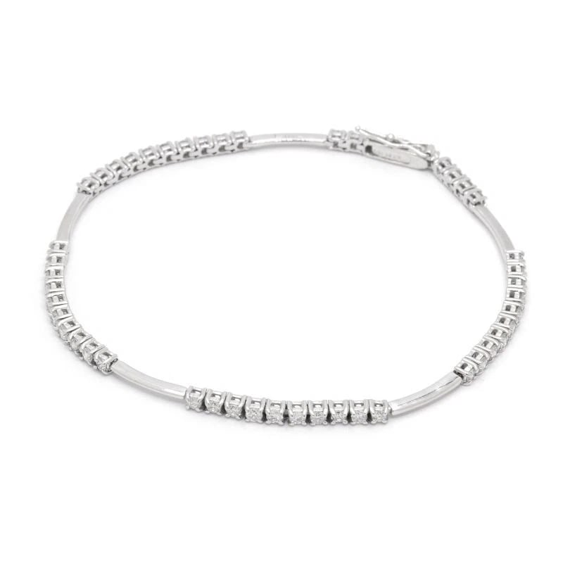 DE BEERS LINE BRACELET 18K WG DIAMOND: De Beers Line Bracelet 18K WG Diamond Brand: De Beers Type/Style: Bracelet Material: K18 WG Color: WG Size: Size Inner circumference approx. 17.5cm Total length 18cm Width 0.9mm to 2.2mm Accessories: