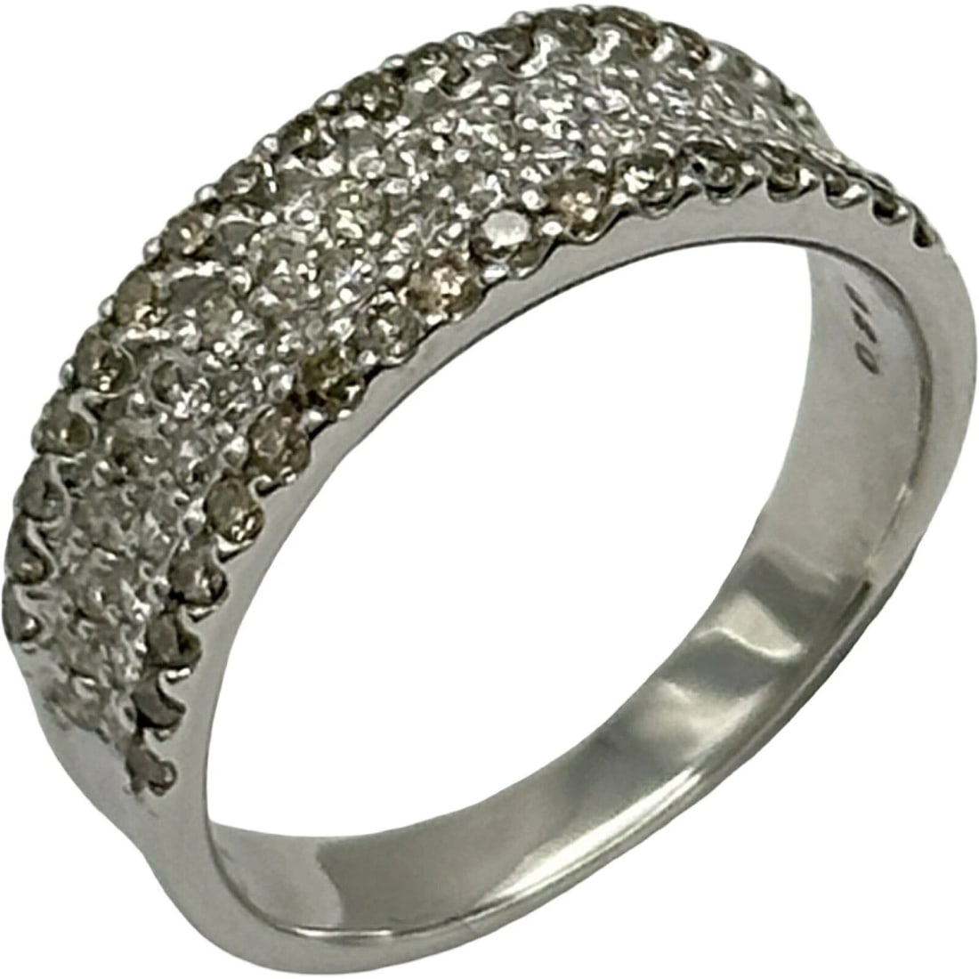 RING WHITE GOLD 18KWG DIAMOND JEWELRY: Ring White Gold 18KWg Diamond Jewelry Brand: Unbranded Type/Style: Ring Material: 18K WG Color: WG Size: 6.5 US Accessories: None Accessories Notice: When purchasing pre-owned goods, pleas
