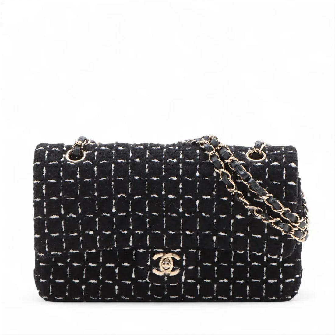 CHANEL MATELASSE 25 TWEED DOUBLE FLAP DOUBLE CHAIN BAG: Chanel Matelasse 25 Tweed Double Flap Double Chain Bag Brand: Chanel Type/Style: Shoulder bag Material: Tweed Color: Black Size: Height:5.9inchLength:9.8inchDepth:2.6inch Accessories: None