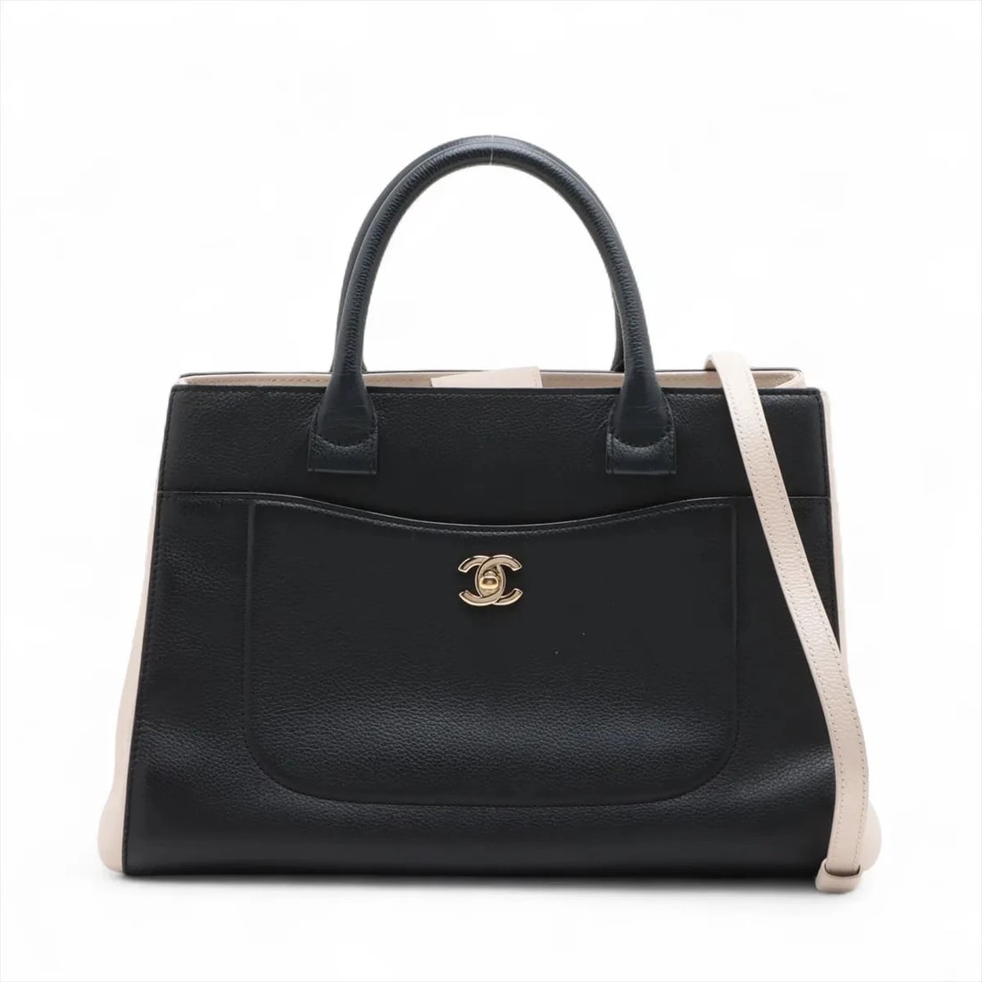 CHANEL NEO EXECUTIVE LEATHER 2 WAY HANDBAG BLACK ? WHITE: Chanel Neo Executive Leather 2 Way Handbag Black ? White Brand: Chanel Type/Style: Hand bag Material: Leather Color: Black ? White Size: Height:8.9inchLength:12.8inchDepth:5.5inch Accessories: Non