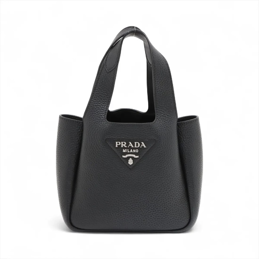 PRADA VITELLO DAINO SOFT LEATHER HAND BAG BLACK: Prada Vitello Daino soft Leather Hand bag Black Brand: Prada Type/Style: Hand bag Material: Leather Color: Black Size: Height:6.5inchLength:6.7inchDepth:3.5inch Accessories: None Accessori
