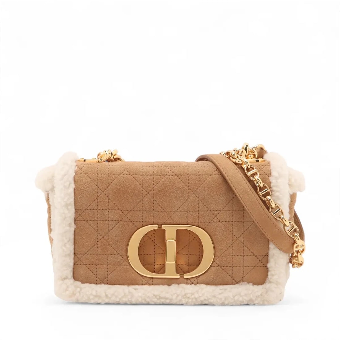 CHRISTIAN DIOR SUEDE X SHEEPSKIN CHAIN SHOULDER BAG: Christian Dior Suede x sheepskin Chain Shoulder Bag Brand: Christian Dior Type/Style: Shoulder bag Material: Suede x sheepskin Color: Beige x white Size: Height:5.3inchLength:8.5inchDepth:3.1inch