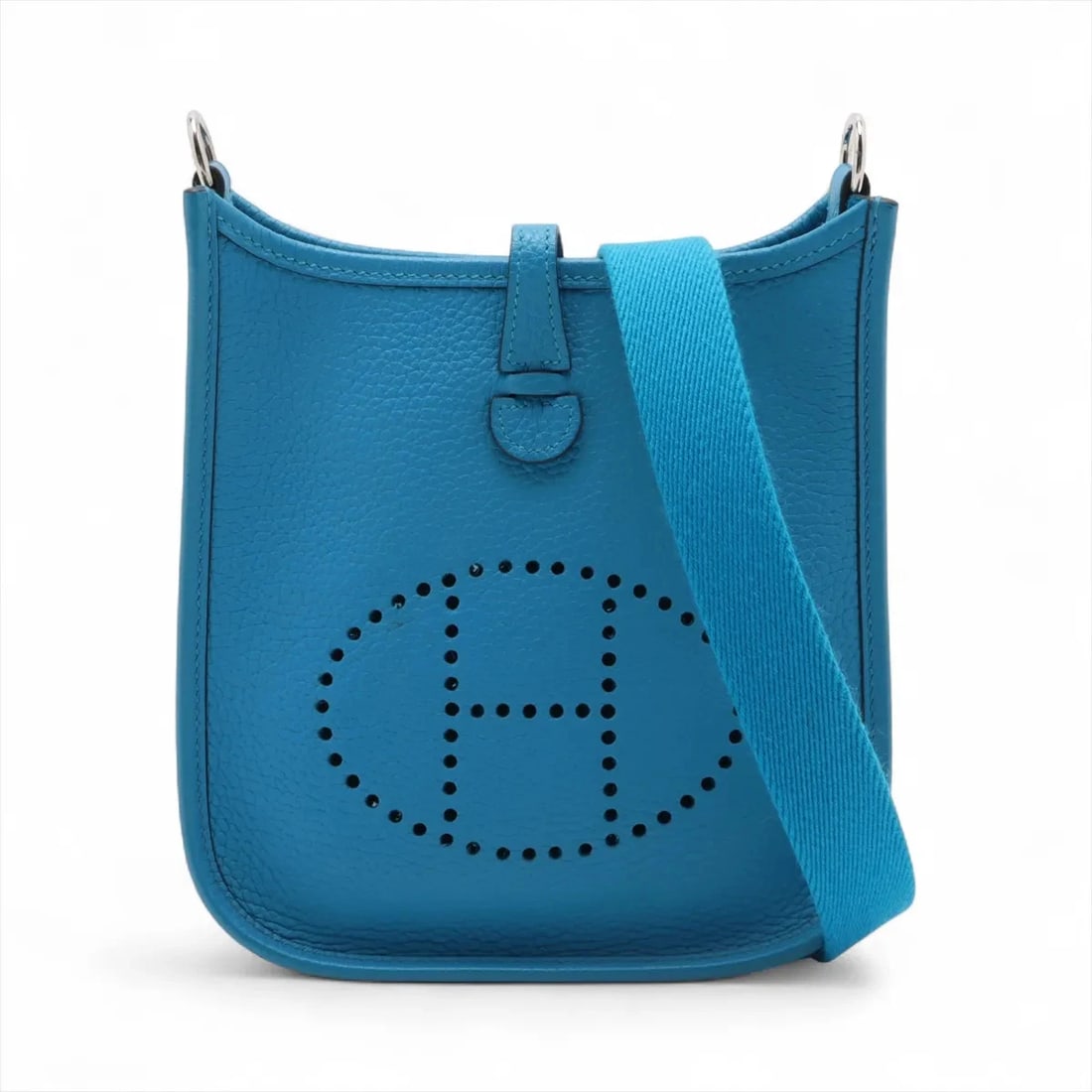 HERMES EVELYN 16 TPM AMAZON TAURILLON CLEMENCE: Hermes evelyn 16 TPM Amazon Taurillon Clemence Brand: Hermes Type/Style: Shoulder bag Material: Taurillon Clemence Color: Blue Frida Size: Height:7.5inchDepth:2.2inch Accessories: None Acc