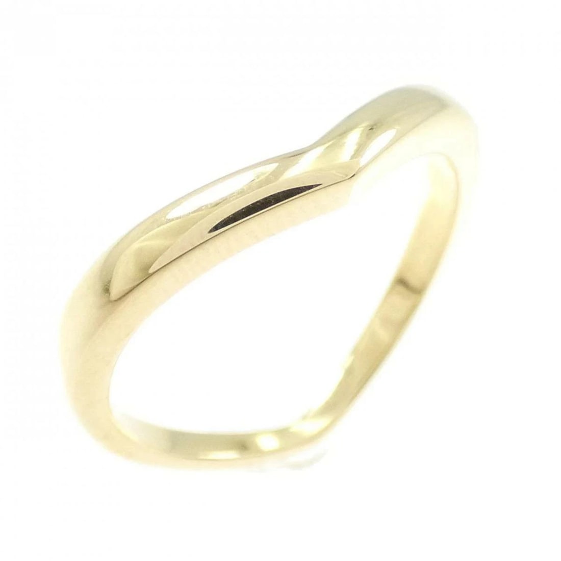 TIFFANY V BAND RING 750 YELLOW GOLD: Tiffany V Band Ring 750 Yellow Gold Brand: Tiffany & Co. Type/Style: Ring Material: 750 Yellow Gold Color: Yellow gold Size: US5.5 Accessories: None Accessories Notice: When purchasing pre