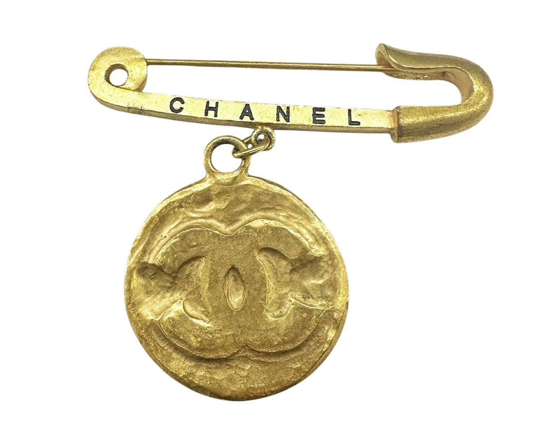 CHANEL COCO MARK MEDAL BROOCH GOLD: CHANEL Coco Mark Medal Brooch Gold Brand: CHANEL Type/Style: Brooch Material: Metal Color: Gold Size: Measures approximately 2.4 inches high by 3 inches wide Accessories: None Accessories