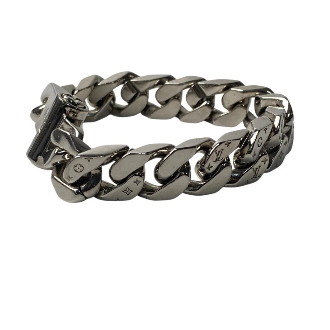 LOUIS VUITTON SILVER CHAIN LINKS BRACELET: Louis Vuitton Silver Chain Links Bracelet Brand: Louis Vuitton Type/Style: Bracelet Material: Metal Color: Silver Size: Wrist circumference: 6.7 in (170mm), Width: 0.5 in (13mm) Accessories: None