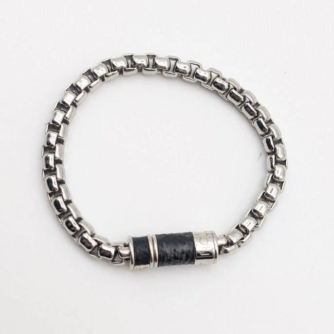 LOUIS VUITTON MONOGRAM ECLIPSE CHAIN BRACELET SILVER: Louis Vuitton Monogram Eclipse Chain Bracelet Silver Brand: Louis Vuitton Type/Style: Bracelet Material: Leather Color: Silver Size: 7.1 inches (18 cm) wrist circumference Accessories: None