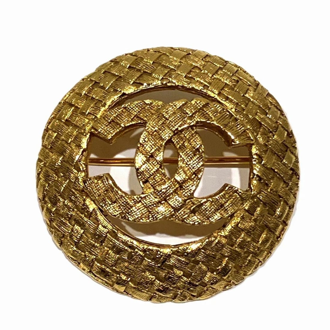 CHANEL GOLD BROOCH: Chanel Gold Brooch Brand: CHANEL Type/Style: Brooch Material: Not specified Color: Gold Size: none Accessories: None Accessories Notice: When purchasing pre-owned goods, please refer to the photos of