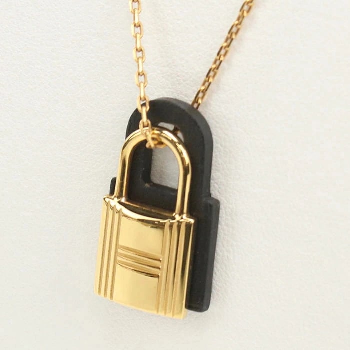 HERMES NECKLACE GOLD CHARM: Hermes Necklace Gold Charm Brand: Hermes Type/Style: Necklace Material: Not specified Color: Gold Size: 0.8in Accessories: None Accessories Notice: When purchasing pre-owned goods, please