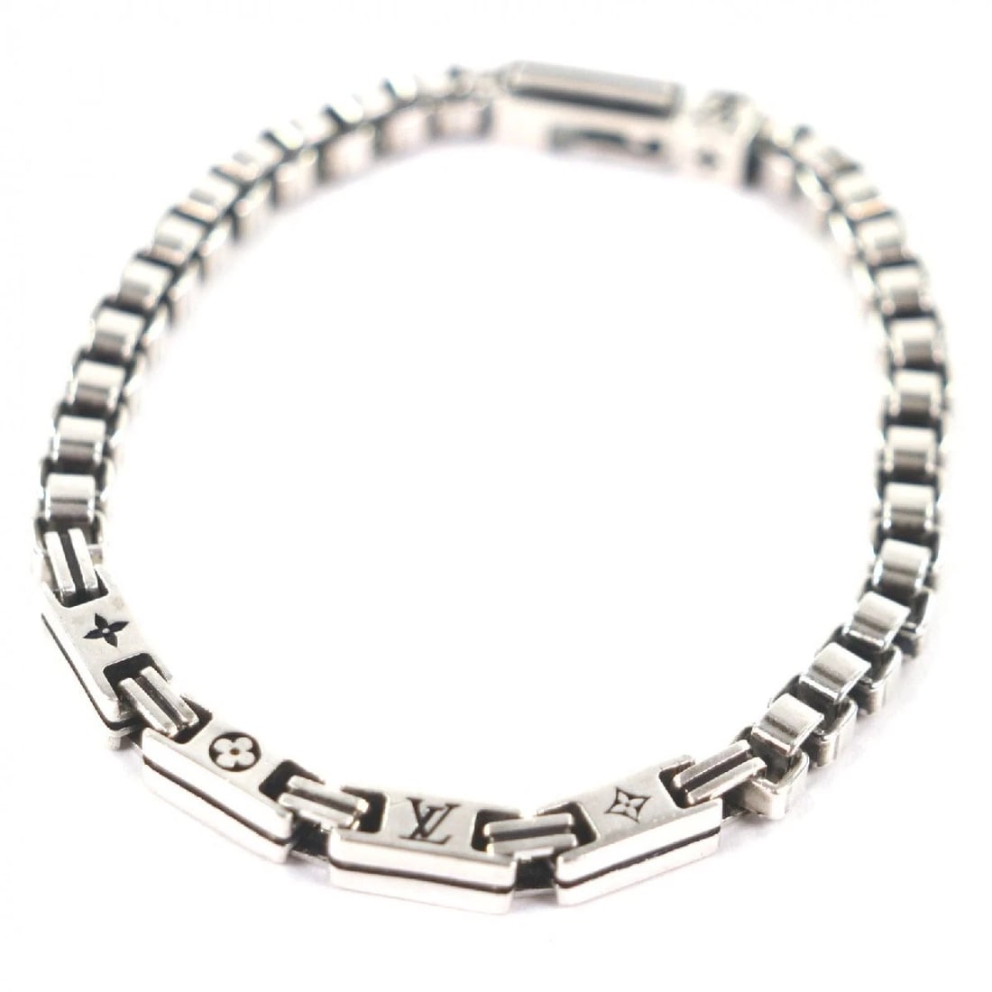 LOUIS VUITTON LV TAILOR SILVER BRACELET: Louis Vuitton LV Tailor Silver Bracelet Brand: Louis Vuitton Type/Style: Bracelet Material: AG925 silver Color: silver Size: Width: 0.57 in Accessories: None Accessories Notice: When purch