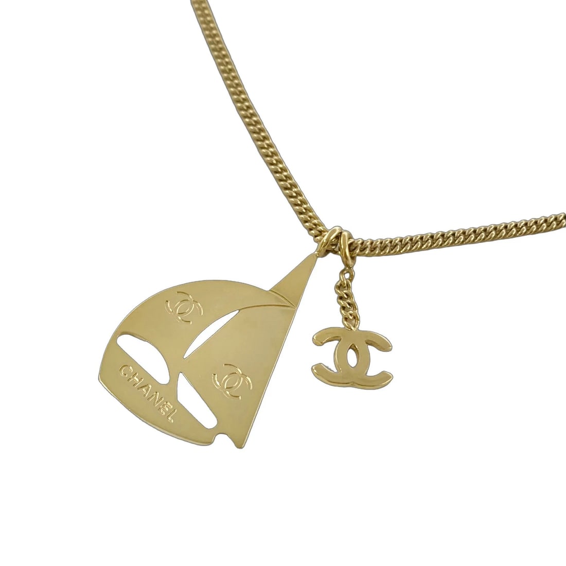 CHANEL 02S COCO MARK YACHT CHAIN NECKLACE: Chanel 02S Coco Mark Yacht Chain Necklace Brand: CHANEL Type/Style: Necklace Material: Gold-plated Color: Gold Size: Pendant approximately 1.1 inches x 1.6 inches Accessories: None Accesso