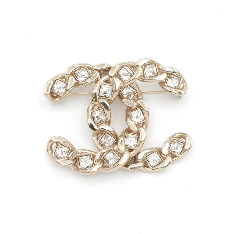 CHANEL GOLD RHINESTONE BROOCH: Chanel Gold Rhinestone Brooch Brand: CHANEL Type/Style: Brooch Material: GP Color: Gold Size: 6.2cm x 4.5cm (2.4in x 1.8in) Accessories: None Accessories Notice: When purchasing pre-owned