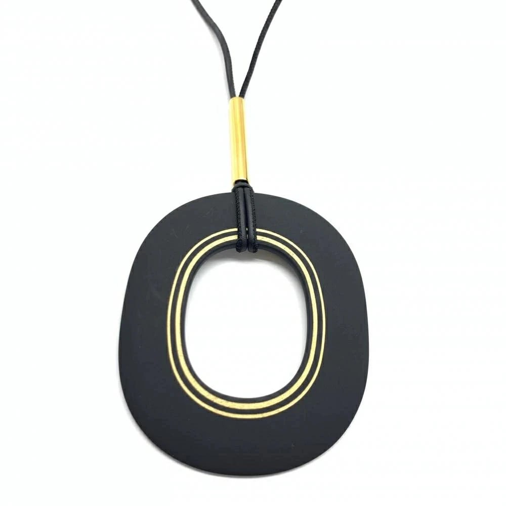 HERMES PENDANT BUFFALO HORN BLACK: Hermes Pendant Buffalo Horn Black Brand: Hermes Type/Style: Necklace Material: Not specified Color: Black Size: measuring approximately 7.2 cm wide and 8.5 cm high, with a 72 cm chain Accessories: