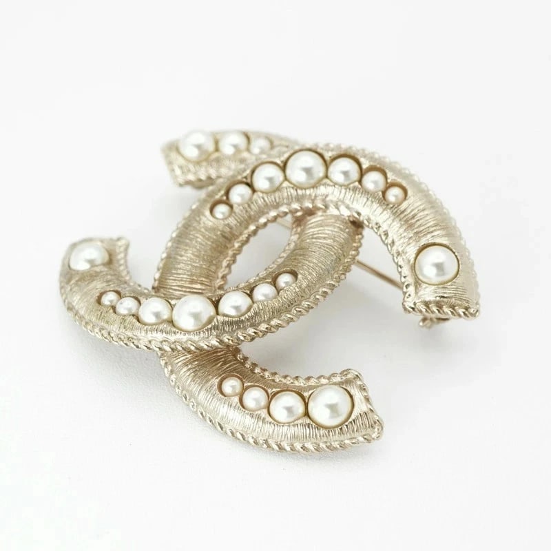 CHANEL GOLD BROOCH CORSAGE: CHANEL Gold Brooch Corsage Brand: CHANEL Type/Style: Brooch Material: Gold Color: gold Size: none Accessories: None Accessories Notice: When purchasing pre-owned goods, please refer to the photos of