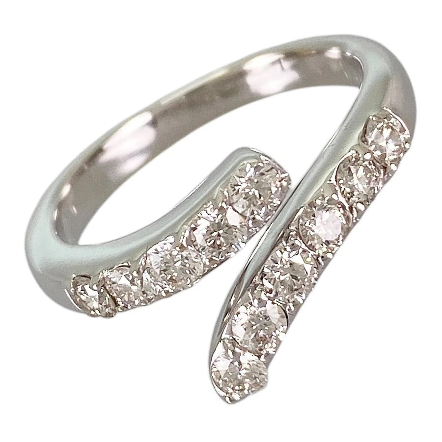 RING WHITE GOLD DIAMOND: Ring White gold Diamond Brand: Unsigned Jewelry Type/Style: Ring Material: 18K White Gold, Main Stone Natural Color: Silver Size: 5.5 US Accessories: None Accessories Notice: When purchasing