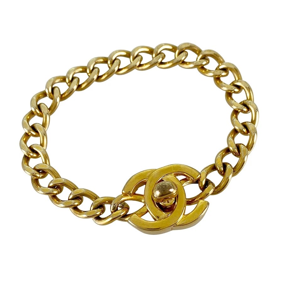 CHANEL GOLD PLATED BRACELET: CHANEL Gold plated Bracelet Brand: CHANEL Type/Style: Bracelet Material: Gold Plated Color: Gold Size: Motif size:17.1mm?20.9mm Wrist Size:16cm Accessories: None Accessories Notice: When p