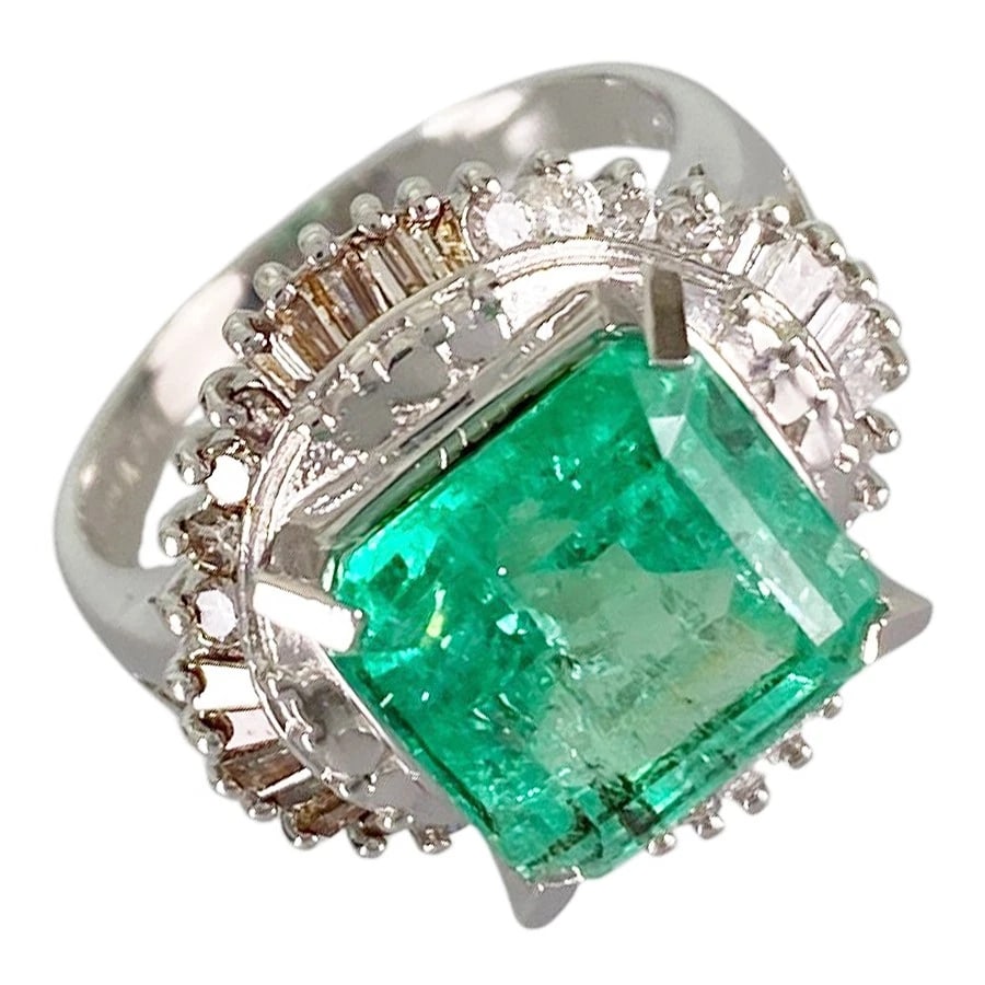 RING PLATINUM EMERALD DIAMOND: Ring Platinum Emerald Diamond Brand: Unsigned Jewelry Type/Style: Ring Material: Platinum 900 Color: Silver Size: 5.5 US Accessories: None Accessories Notice: When purchasing pre-owned goods, please