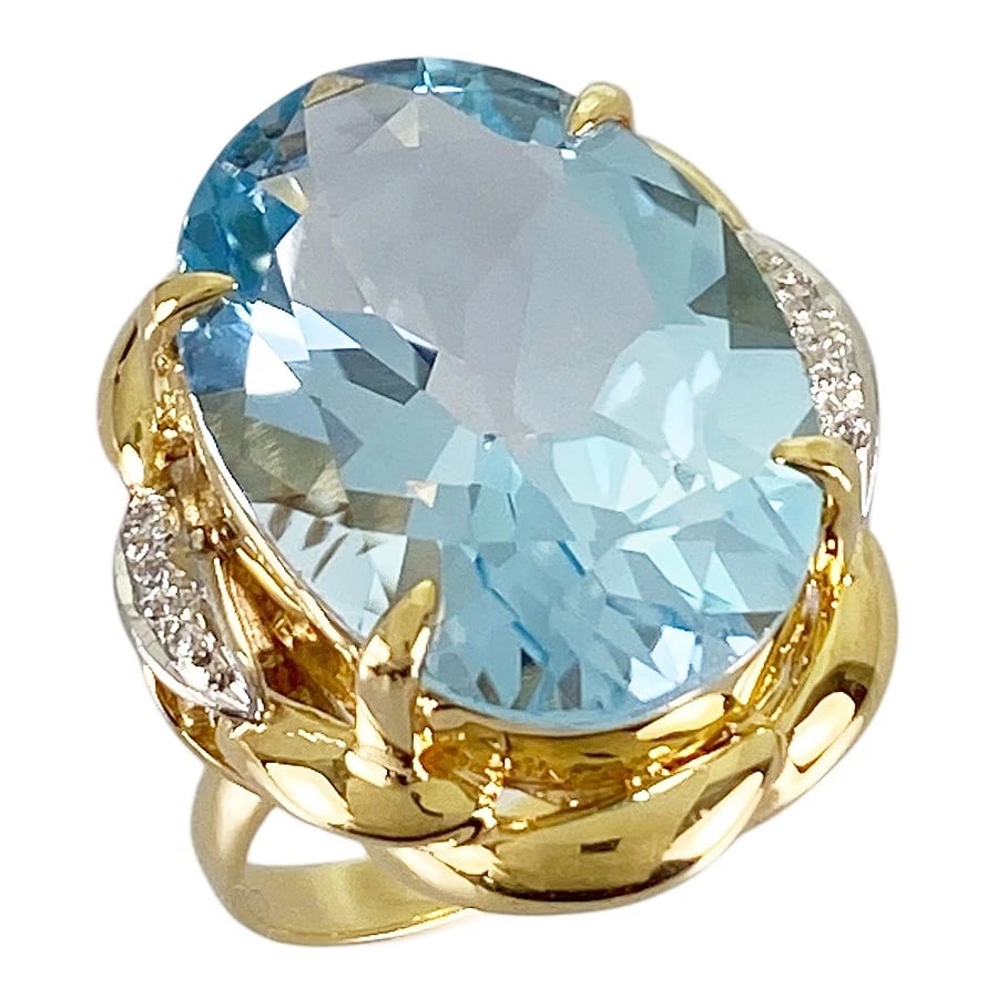 RING YELLOW GOLD PLATINUM BLUE TOPAZ DIAMOND: Ring Yellow gold Platinum Blue Topaz Diamond Brand: Unsigned Jewelry Type/Style: Ring Material: 18K Yellow Gold Platinum 900, Main Stone Topaz Color: Gold Size: 6 US Accessories: None Accessories