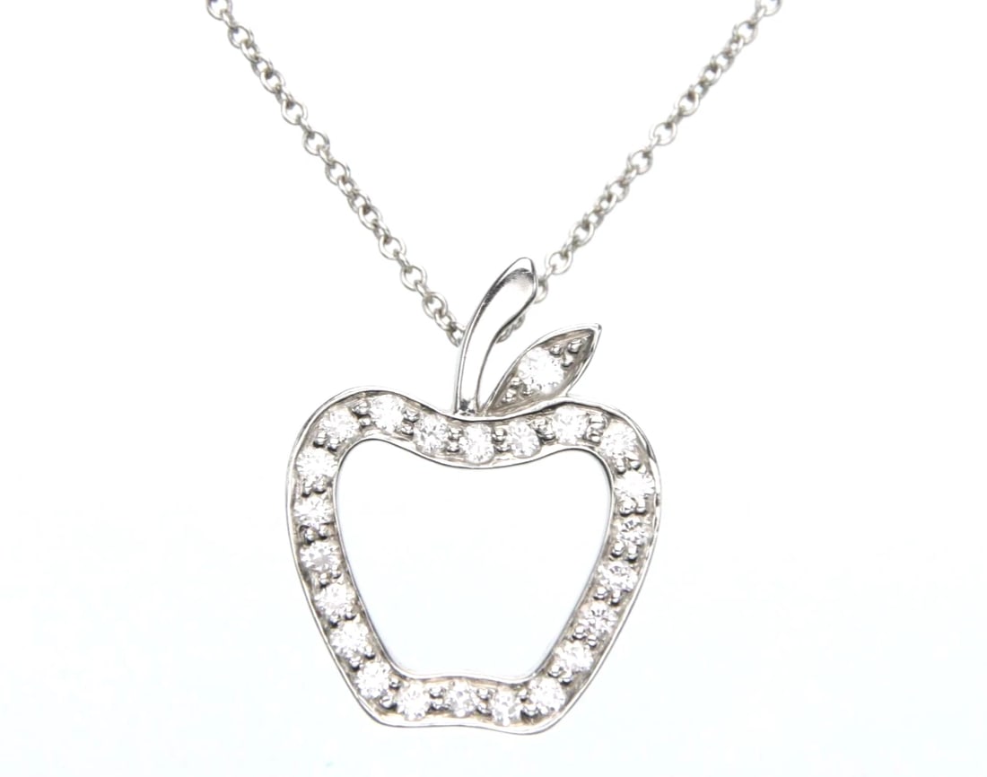 TIFFANY & CO APPLE FULL DIAMOND PLATINUM 950 NECKLACE PENDANT: Tiffany & Co Apple Full Diamond Platinum 950 Necklace Pendant Brand: Tiffany & Co. Type/Style: Necklace Material: Platinum 950, Main Stone Natural Color: White Size: Chain Length: Approx. 41 cm / 16.1