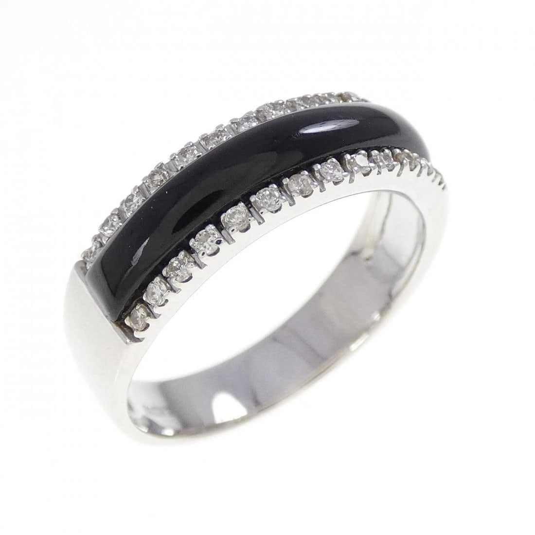 K18WG ONYX RING: K18WG Onyx Ring Brand: Unbranded Type/Style: Onyx Ring Material: K18 white gold, Main Stone/Creation OnyxSecondary Stone Diamond Color: White Gold Size: US 7 3/4 Accessories: None Accessories Notice: