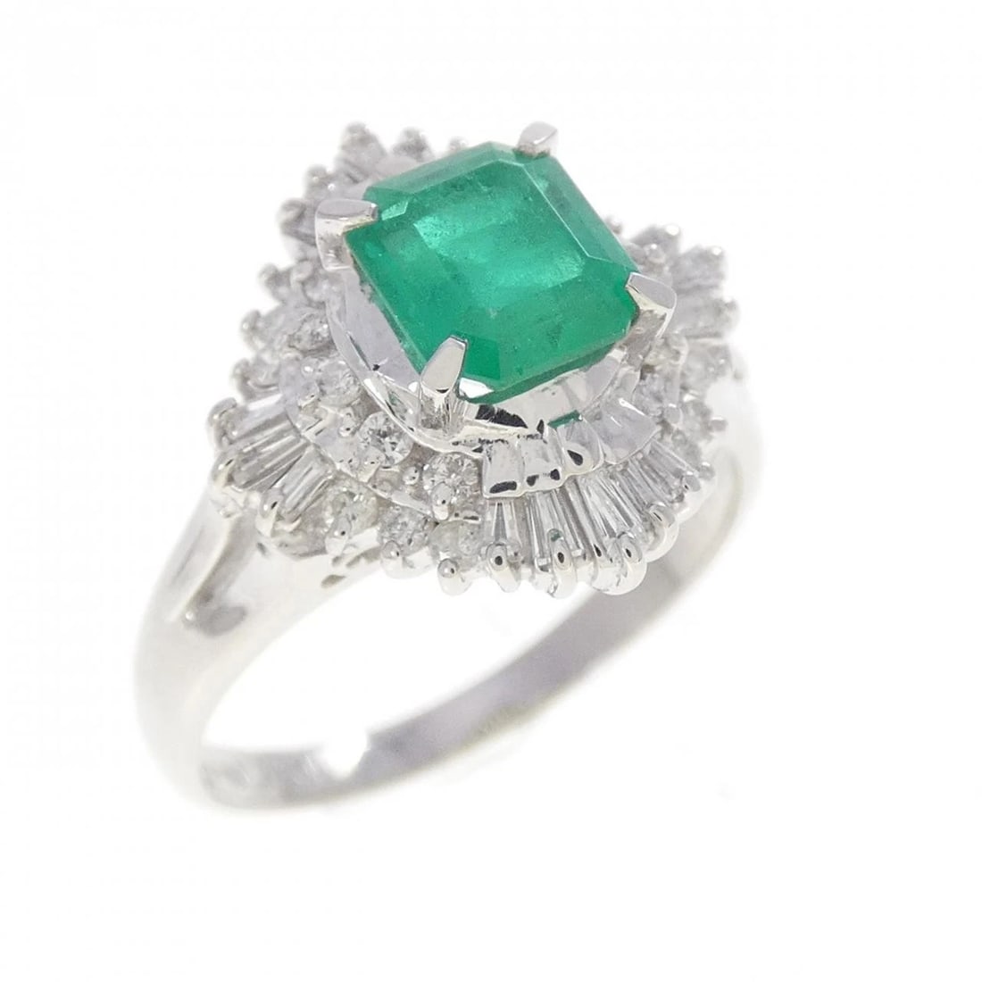 PT900 EMERALD RING: PT900 Emerald Ring Brand: Unbranded Type/Style: Emerald Ring Material: Platinum900, Main Stone/Creation Emerald Secondary Stone Diamond Color: Platinum Size: US 6 1/4 Accessories: None Accessories