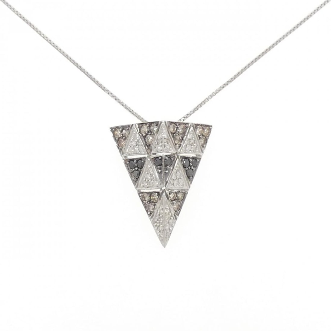 K18WG/K18BG DIAMOND NECKLACE (1 of 4)