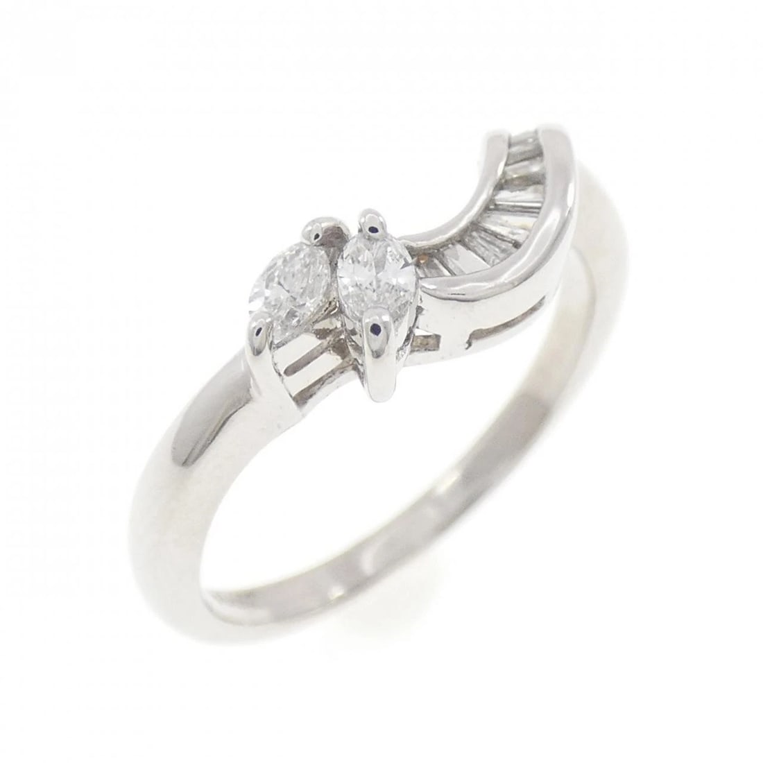 PT900 DIAMOND RING: PT900 Diamond Ring Brand: Unbranded Type/Style: Diamond Ring Material: Platinum900, Color: Platinum Size: US 6 Accessories: None Accessories Notice: When purchasing pre-owned goods, please refer to