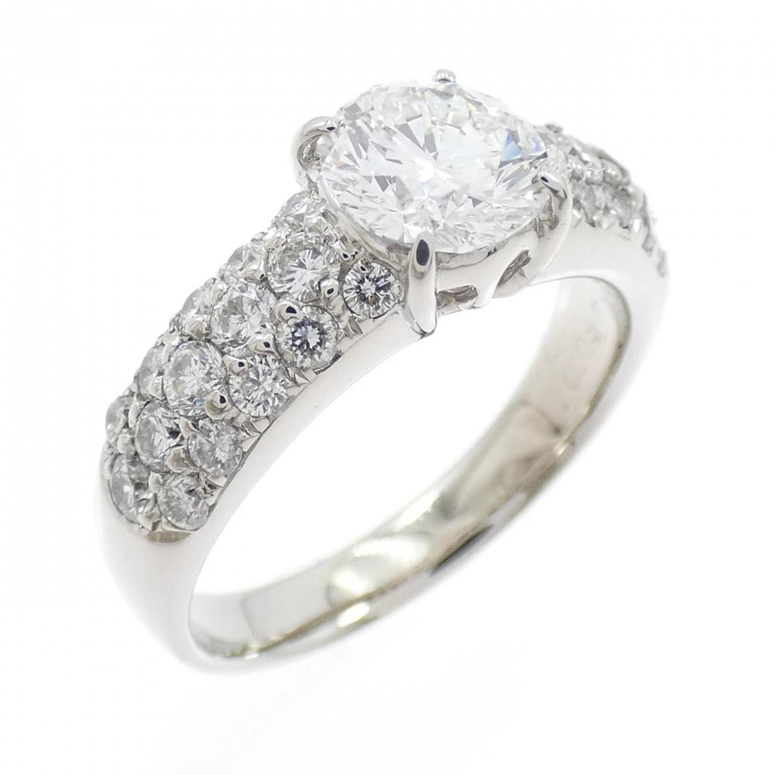 PT900 DIAMOND RING (1 of 2)