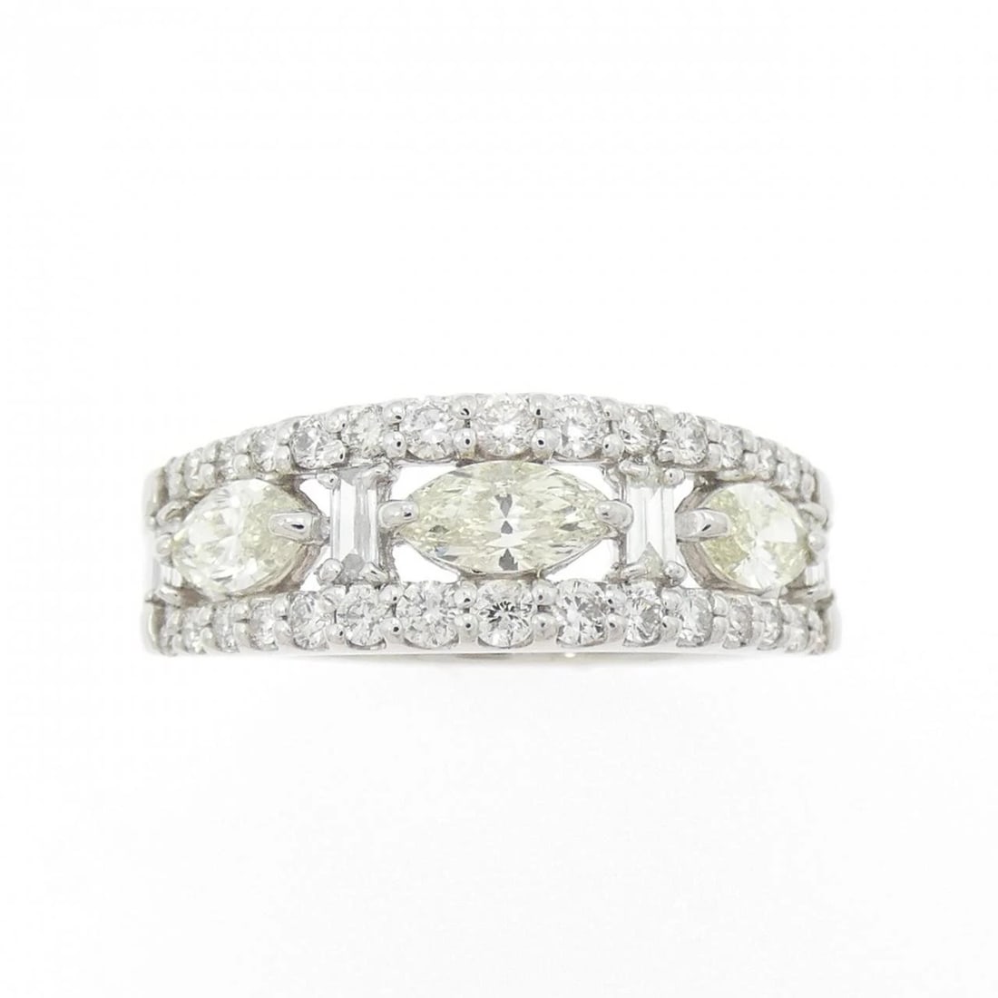 PT900 DIAMOND RING: PT900 Diamond Ring Brand: Unbranded Type/Style: Diamond Ring Material: Platinum900, Color: Silver Size: US 6 1/2 Accessories: None Accessories Notice: When purchasing pre-owned goods, please refer to