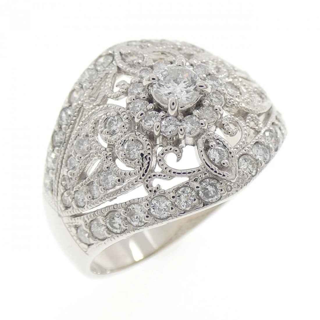 PT900 DIAMOND RING (1 of 3)