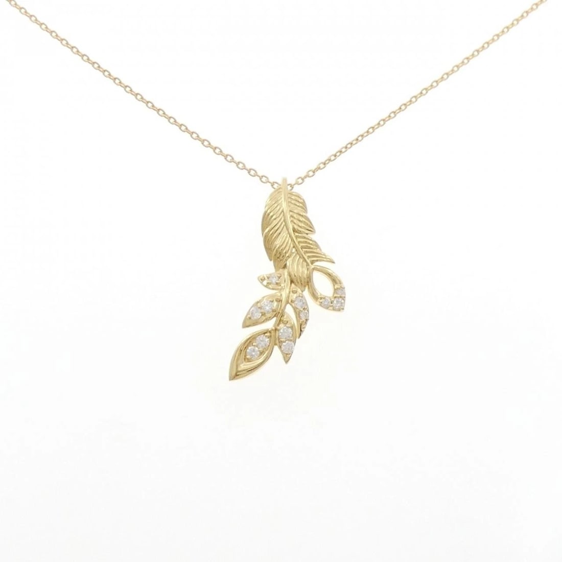 K18YG FEATHER DIAMOND NECKLACE: K18YG Feather Diamond Necklace Brand: Unbranded Type/Style: Necklace Material: K18YG, Color: Yellow gold Size: 66cm ActualSize Pendant top H x W: 29.1mmx16.8mm Chain Max. W: 1.1mm Accessories: None