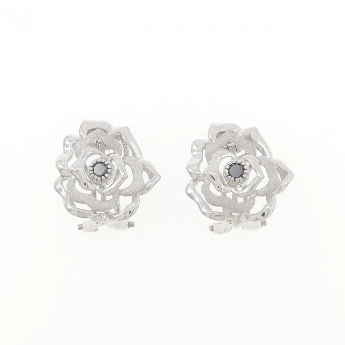 K18WG ROSE DIAMOND PIERCE/EARRING: K18WG Rose Diamond Pierce/Earring Brand: Unbranded Type/Style: Diamond Pierce/Earring Material: K18WG, Color: White gold Size: Actual Size Approx. height x width: 15.0mm x 15.0mm Accessories: None