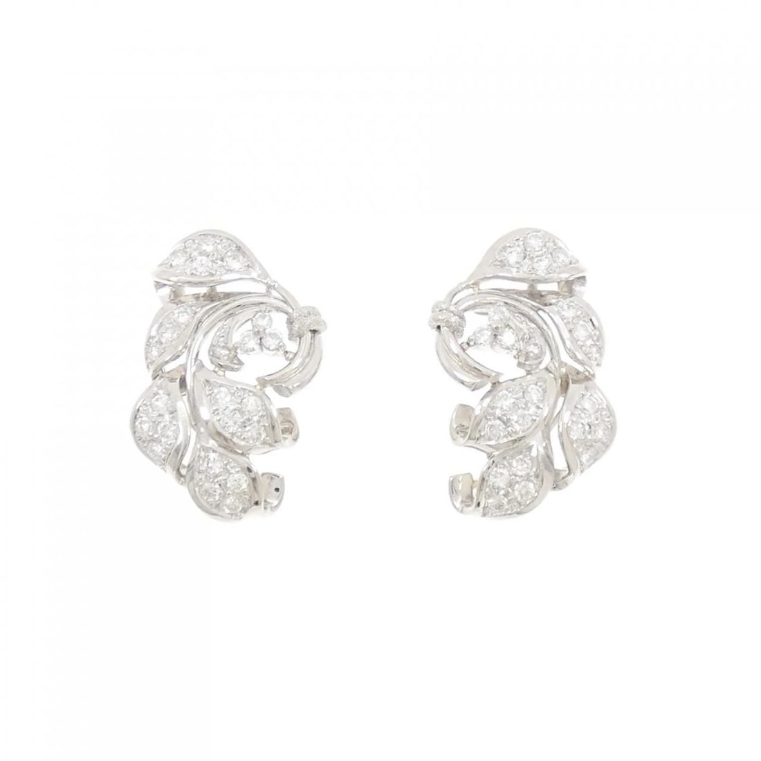 PT900 DIAMOND PIERCE: PT900 Diamond Pierce Brand: Unbranded Type/Style: Diamond Pierce/Earring Material: Platinum900, Main Stone/Creation Natural Color: Platinum Size: Actual Size Approx. length x width: 23.3mm x 15.3mm