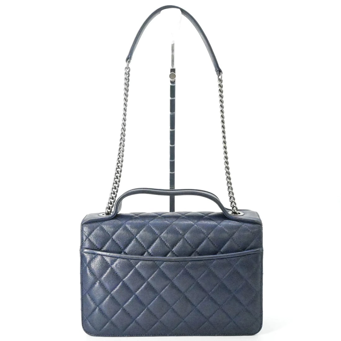 CHANEL MATELASSE SHOULDER BAG/HANDBAG WITH CHAIN, NAVY,: CHANEL Matelasse Shoulder Bag/Handbag with Chain, Navy, Brand: Chanel Type/Style: Handbag, Shoulder bag Material: Leather Color: Navy Size: (HxWxD) 16cm x 25cm x 8cm / 6.29'' x 9.84'' x 3.14'' Acc
