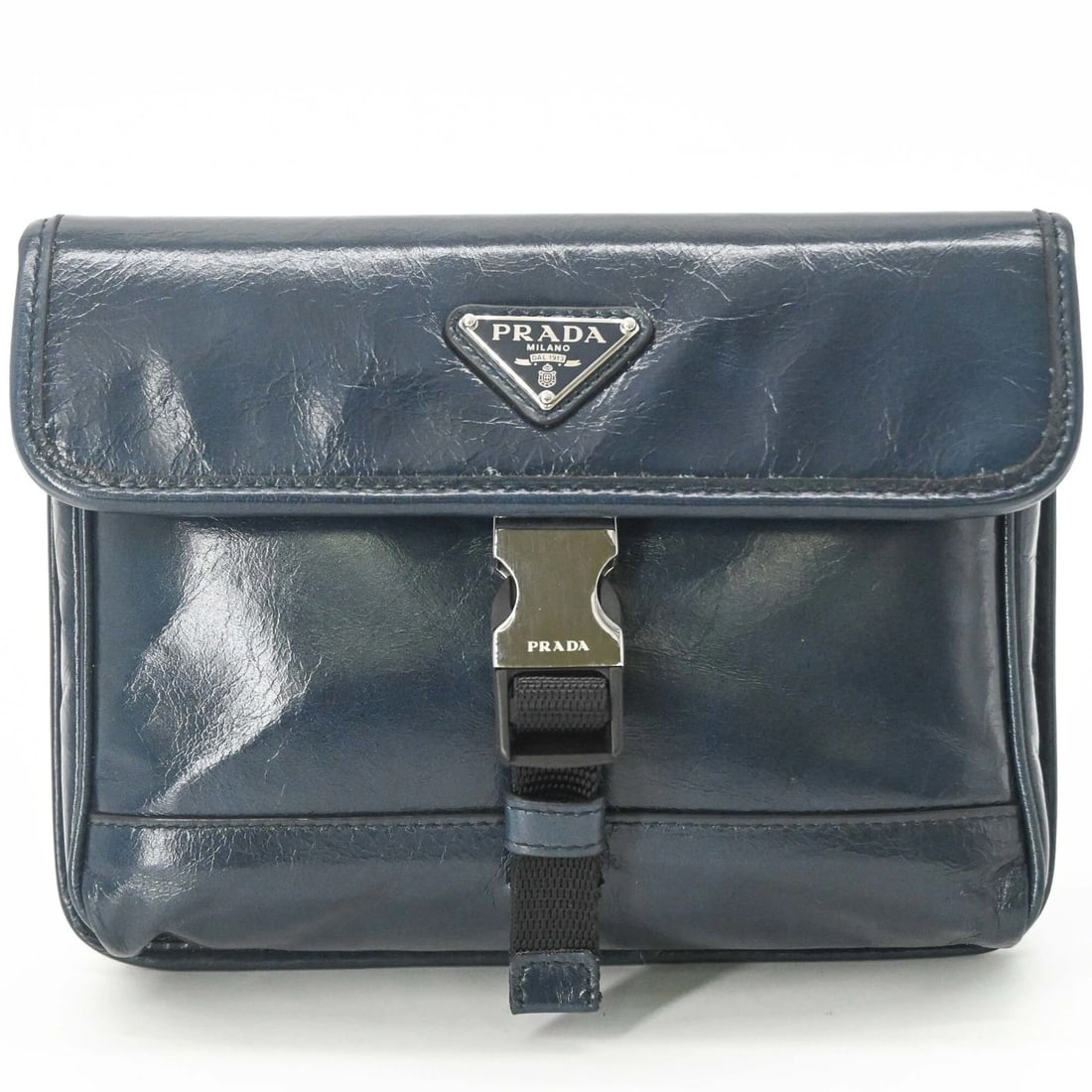 PRADA SOFTLOOK LEATHER SHOULDER BAG/BODY BAG, TESSUTO, NAVY: PRADA Softlook Leather Shoulder Bag/Body Bag, Tessuto, Navy Brand: Prada Type/Style: Shoulder bag, Sling bag Material: Leather Color: Navy Size: (HxWxD) 13cm x 18cm x 3cm / 5.11'' x 7.08'' x 1.18''